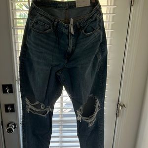 New with tag America eagle jean. 16 33w regular high rise mom jean strigid
